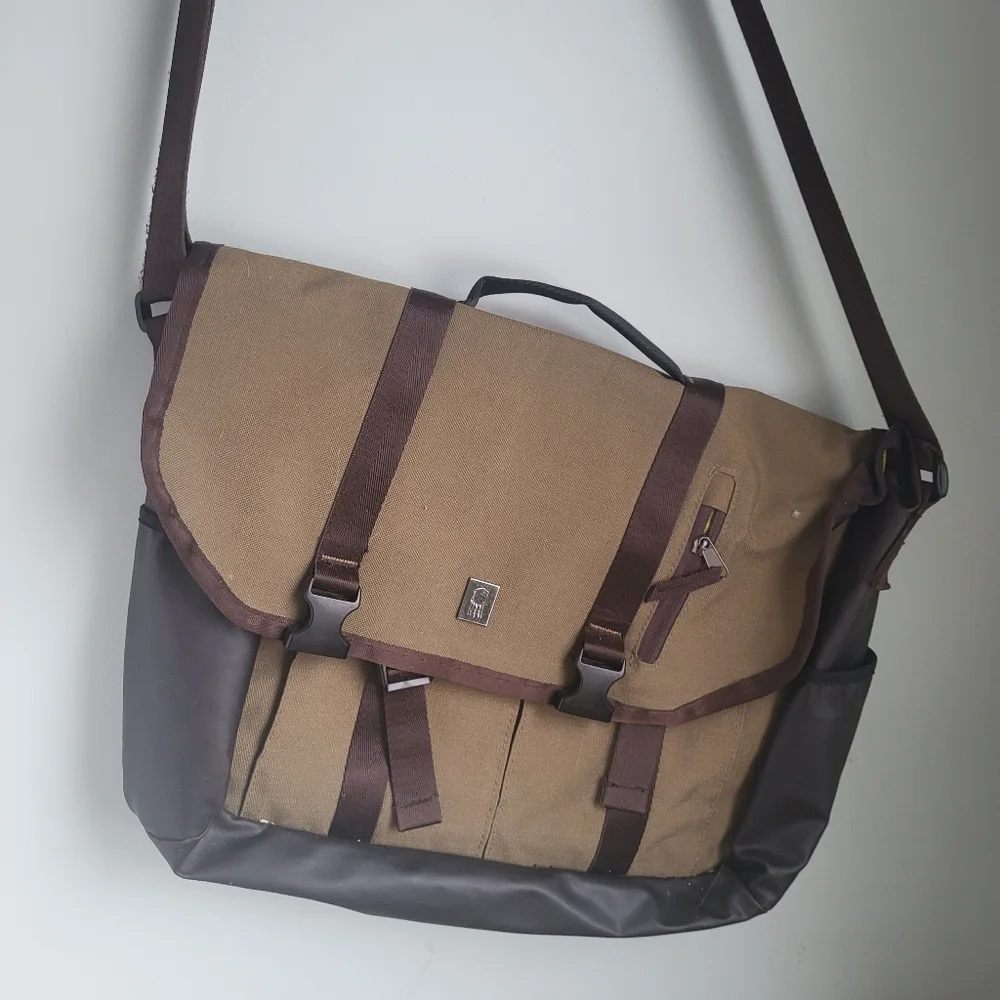Brooklyn Industries Stylish Tan and Brown Messenger Bag